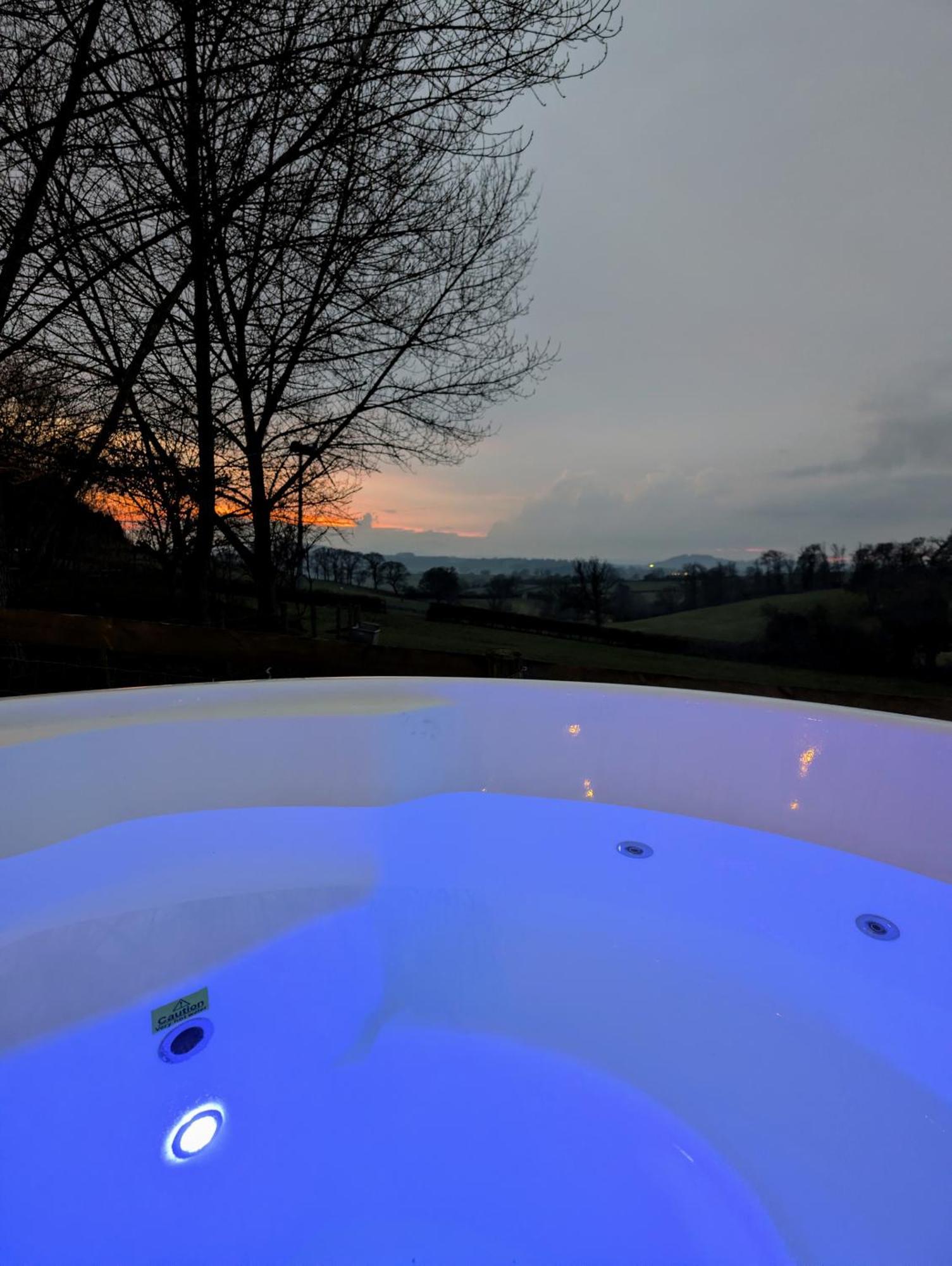 Caplor Glamping & Lodges Hereford Exterior photo
