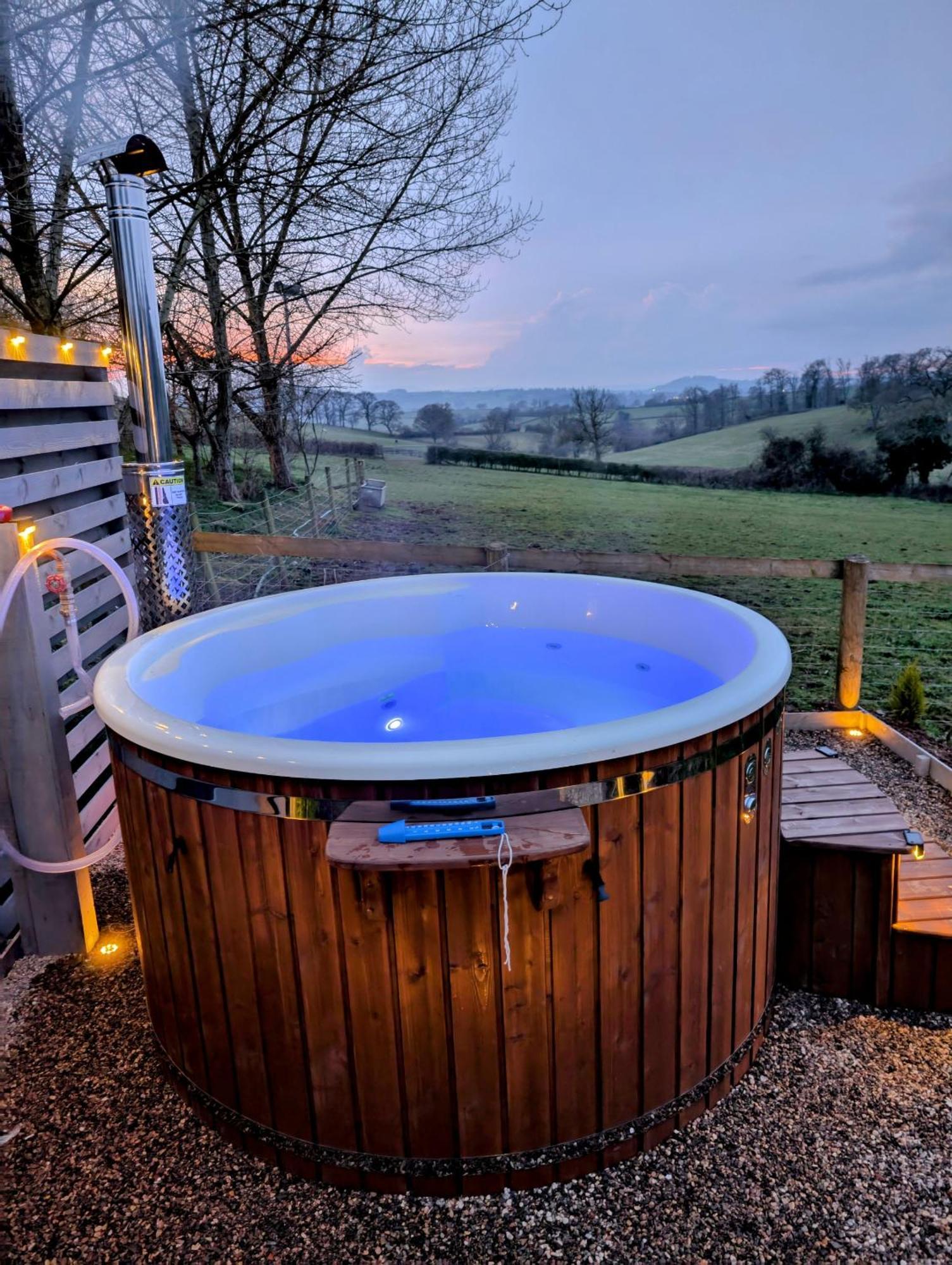 Caplor Glamping & Lodges Hereford Exterior photo